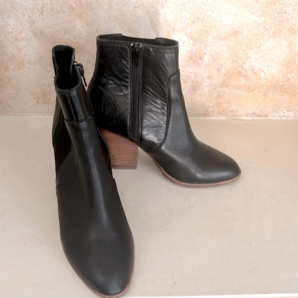 Soludos Womens Black Ankle Boot Black Almond Toe Block Heel Size 7 Festival
